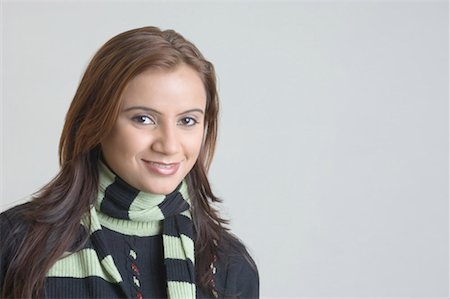 simsearch:630-01491603,k - Portrait of a young woman smiling Foto de stock - Sin royalties Premium, Código: 630-01491535