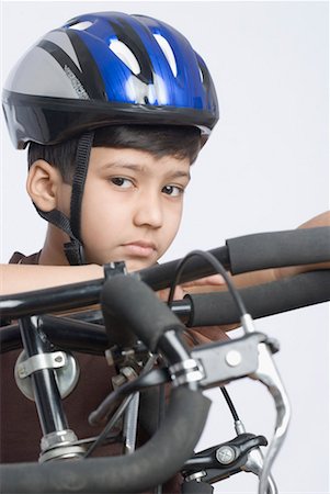 safety background images - Portrait of a boy wearing a cycling helmet Foto de stock - Sin royalties Premium, Código: 630-01491726