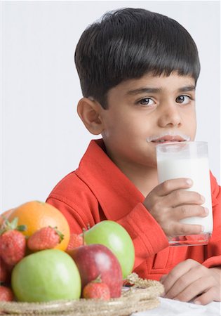 Portrait of a boy drinking a glass of milk Stock Photo - Premium Royalty-Free, Code: 630-01491810