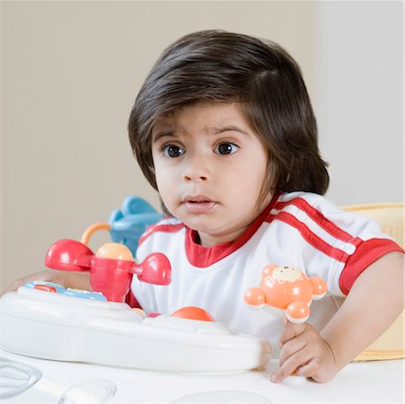 Close-up of a boy sitting in a baby walker Foto de stock - Sin royalties Premium, Código: 630-01491906