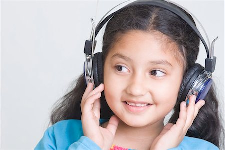 simsearch:630-01491714,k - Close-up of a girl listening to music and smiling Stock Photo - Premium Royalty-Free, Code: 630-01492412