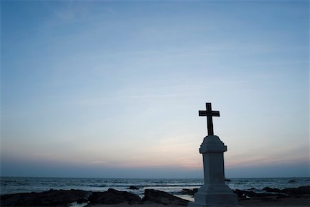 Cross on the beach, Morjim Beach, Goa, India Foto de stock - Sin royalties Premium, Código: 630-01492433