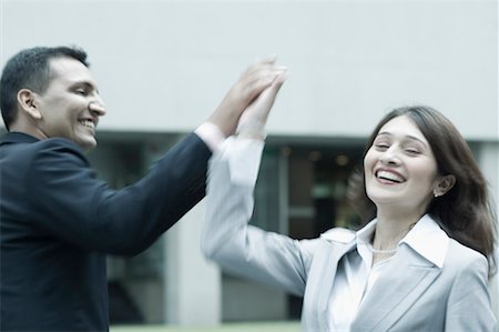 pakistaní - Businessman and a businesswoman giving high-five Foto de stock - Sin royalties Premium, Código: 630-01492785