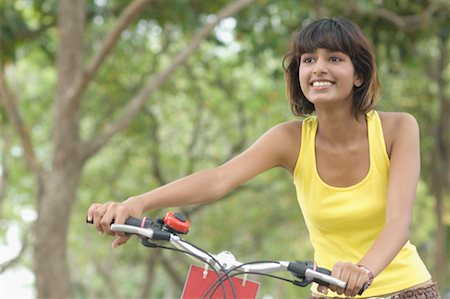 fiore - Close-up of a mid adult woman holding a bicycle and smiling Stock Photo - Premium Royalty-Free, Code: 630-01493013