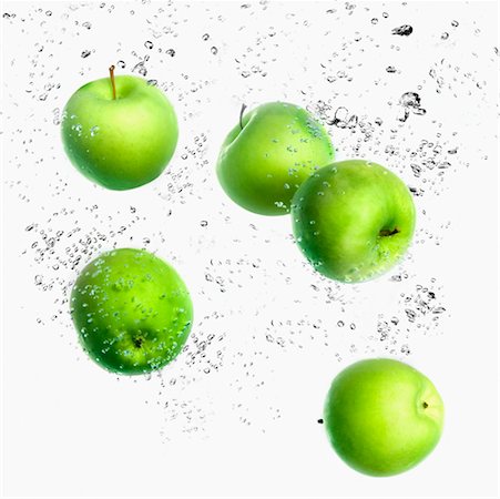 Close-up of five green apples in water Foto de stock - Sin royalties Premium, Código: 630-01493066