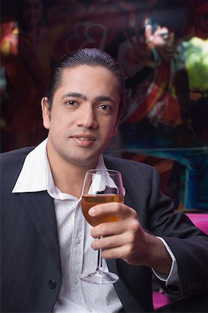 simsearch:630-01872567,k - Portrait of a mid adult man sitting in a restaurant and holding a glass of wine Foto de stock - Sin royalties Premium, Código: 630-01707933