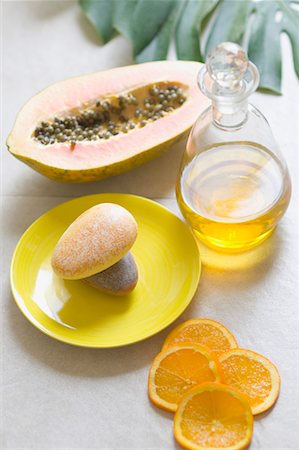 fruit stone - Close-up of papaya massage therapy treatment products Foto de stock - Sin royalties Premium, Código: 630-01708287