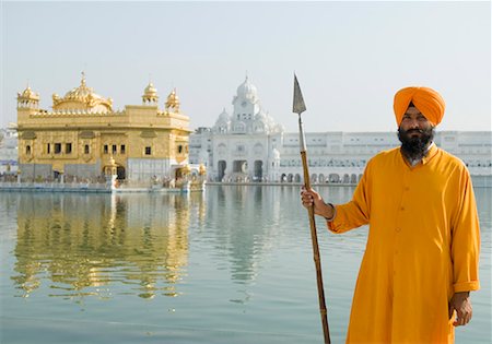 simsearch:857-06721559,k - Porträt eines Sikh-Guard hält einen Speer, Goldener Tempel, Amritsar, Punjab, Indien Stockbilder - Premium RF Lizenzfrei, Bildnummer: 630-01708333