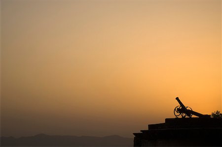 simsearch:625-01094319,k - Silhouette of a cannon at sunset, Neemrana Fort, Neemrana, Alwar, Rajasthan, India Stock Photo - Premium Royalty-Free, Code: 630-01708422