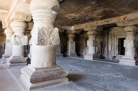 Interiors of a cave, Ellora, Aurangabad, Maharashtra, India Foto de stock - Sin royalties Premium, Código: 630-01708947