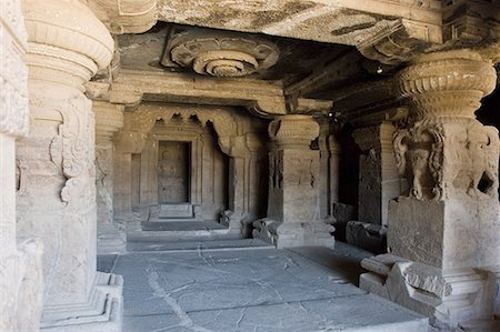 Interiors of a cave, Ellora, Aurangabad, Maharashtra, India Foto de stock - Sin royalties Premium, Código: 630-01708950