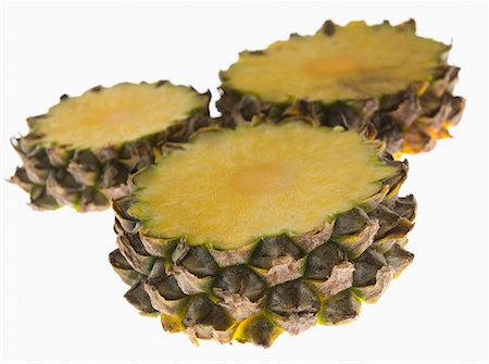 simsearch:630-01709268,k - Gros plan de tranches d'ananas Photographie de stock - Premium Libres de Droits, Code: 630-01709248