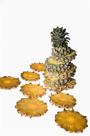 simsearch:630-01709268,k - Gros plan de tranches d'ananas Photographie de stock - Premium Libres de Droits, Code: 630-01709251