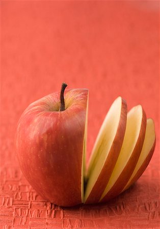 Close-up of a sliced apple Stock Photo - Premium Royalty-Free, Code: 630-01709321