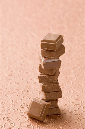 schokoriegel - Close-up of a stack of chocolate bars Foto de stock - Sin royalties Premium, Código: 630-01709408