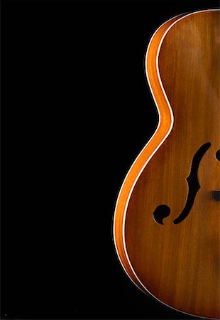 Gros plan d'une guitare acoustique Photographie de stock - Premium Libres de Droits, Code: 630-01709814