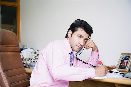 Side profile of a businessman talking on the telephone Stock Photo - Premium Royalty-Free, Code: 630-01874432