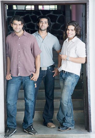 simsearch:630-01877048,k - Portrait of three young men standing together and smiling Foto de stock - Sin royalties Premium, Código: 630-01874776