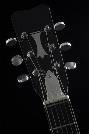 Gros plan de cordes d'une guitare Photographie de stock - Premium Libres de Droits, Code: 630-01875573