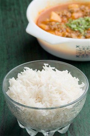 simsearch:630-01875674,k - Close-up of a bowl of white rice and a bowl of curry Stock Photo - Premium Royalty-Free, Code: 630-01875655