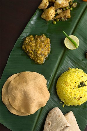 Gros plan de la cuisine indienne sur une feuille de bananier Photographie de stock - Premium Libres de Droits, Code: 630-01875660