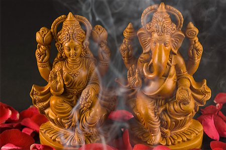 Close-up of a statue of Lord Ganesha and Goddess Lakshmi Foto de stock - Sin royalties Premium, Código: 630-01875740