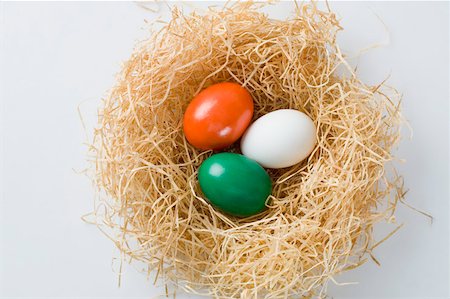 Close-up of three eggs painted in colors of Indian flag Foto de stock - Royalty Free Premium, Número: 630-01875784
