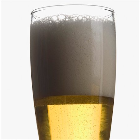 simsearch:630-01875786,k - Close-up of a glass of beer Foto de stock - Royalty Free Premium, Número: 630-01875802