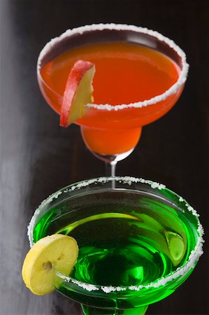 simsearch:630-01875766,k - Close-up of two glasses of margarita Foto de stock - Sin royalties Premium, Código: 630-01875823