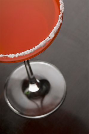 simsearch:630-01875786,k - High angle view of a glass of margarita Foto de stock - Royalty Free Premium, Número: 630-01875831