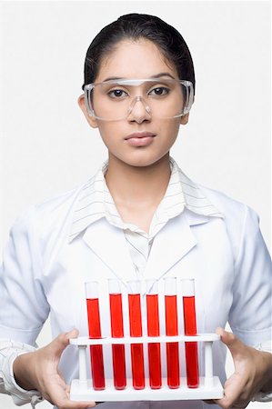 simsearch:6113-07790352,k - Portrait of a female lab technician holding a test tube rack Foto de stock - Sin royalties Premium, Código: 630-01875872