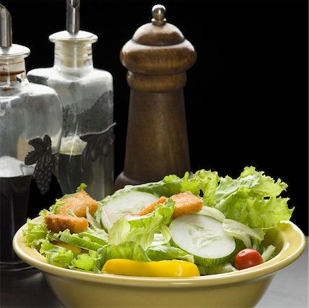 salad with dressing - Close-up of a bowl of salad Foto de stock - Sin royalties Premium, Código: 630-01875977