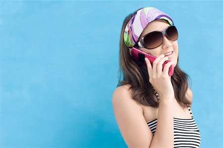 simsearch:630-01876148,k - Close-up of a young woman talking on a mobile phone Foto de stock - Sin royalties Premium, Código: 630-01876149