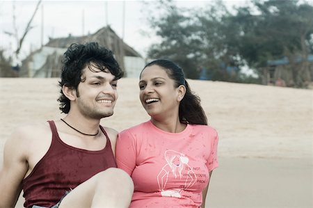 simsearch:630-01490862,k - Close-up of a young couple leaning on the beach and smiling Stock Photo - Premium Royalty-Free, Code: 630-01876919