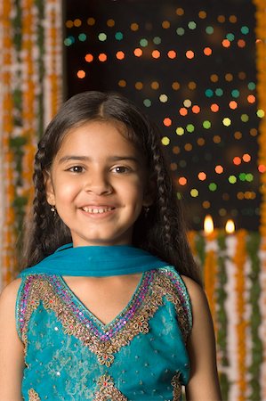 simsearch:630-01872996,k - Portrait of a girl smiling Foto de stock - Sin royalties Premium, Código: 630-01877295