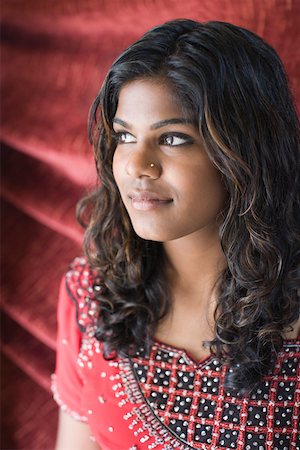 Close-up of a young woman smiling Foto de stock - Sin royalties Premium, Código: 630-01877777