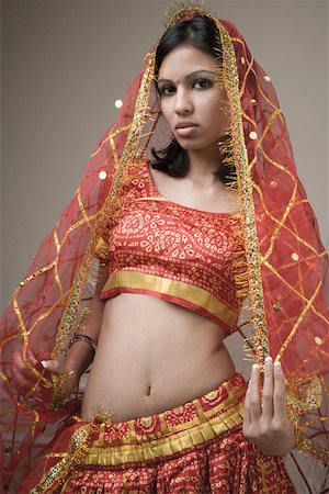 desi adults - Portrait d'une jeune femme posant Photographie de stock - Premium Libres de Droits, Code: 630-01877837