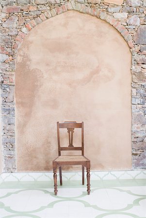 simsearch:630-01872145,k - Empty chair in front of a wall Foto de stock - Sin royalties Premium, Código: 630-01872331