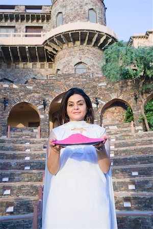 simsearch:630-01873035,k - Portrait of a mid adult woman holding a plate of powder paint, Neemrana Fort Palace, Neemrana, Alwar, Rajasthan, India Stock Photo - Premium Royalty-Free, Code: 630-01872993