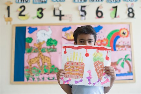 simsearch:630-01873478,k - Portrait of a schoolboy showing a painting Foto de stock - Royalty Free Premium, Número: 630-01873485