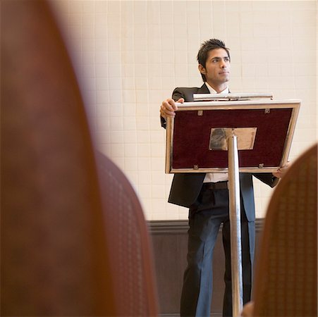 simsearch:630-01873857,k - Businessman standing at a podium and looking away Foto de stock - Royalty Free Premium, Número: 630-01873902