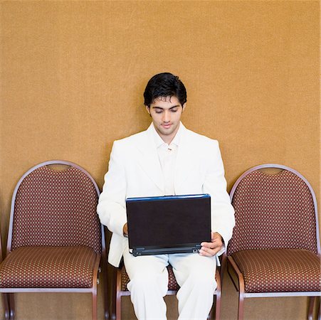 simsearch:630-01877048,k - Businessman sitting on a chair and using a laptop Foto de stock - Sin royalties Premium, Código: 630-01873953