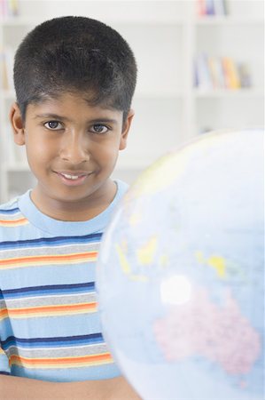 simsearch:630-02220721,k - Portrait of a boy smiling behind a globe Foto de stock - Sin royalties Premium, Código: 630-02219408