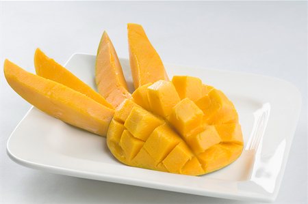 simsearch:630-02220065,k - Close-up of mango slices in a plate Foto de stock - Sin royalties Premium, Código: 630-02219481