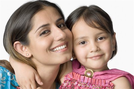 simsearch:630-02221095,k - Portrait of a young woman smiling with her daughter Foto de stock - Sin royalties Premium, Código: 630-02219536