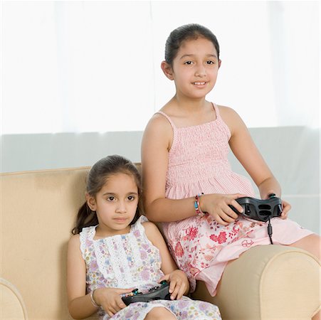 Two girls playing video game Fotografie stock - Premium Royalty-Free, Codice: 630-02219642