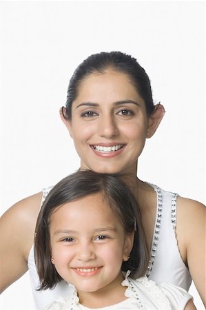 simsearch:630-02221079,k - Portrait of a young woman and her daughter smiling Foto de stock - Sin royalties Premium, Código: 630-02219920