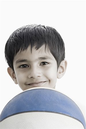 simsearch:630-02219570,k - Portrait d'un garçon avec un ballon de basket Photographie de stock - Premium Libres de Droits, Code: 630-02219959