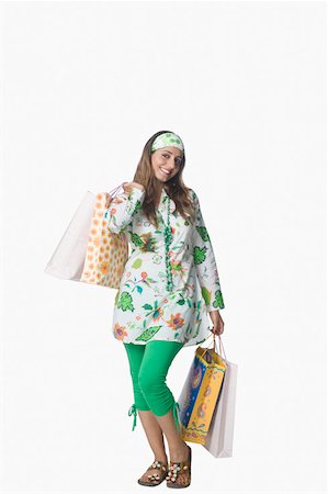 simsearch:630-02219279,k - Portrait of a young woman holding shopping bags and smiling Foto de stock - Sin royalties Premium, Código: 630-02220117