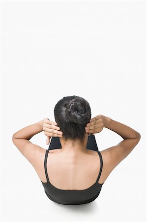 strong (human physical strength) - Vue arrière d'une jeune femme avec ses mains derrière la tête Photographie de stock - Premium Libres de Droits, Code: 630-02220278